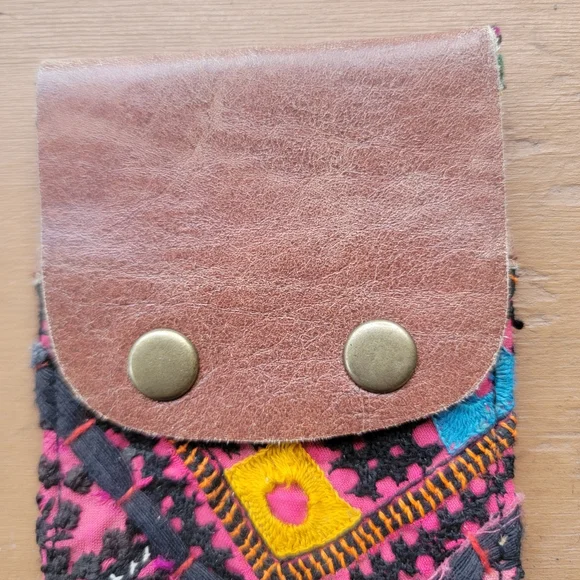 🎱🔮 Free People Boho Embroidered Repurposed vtg banjara hippie Wallet card case - Picture 8 of 16